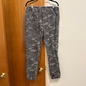 American Eagle Outfitters Gray Camo Jogger Pants